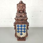 Antieke Houten Leeuw Met Wapenschild thumbnail 2