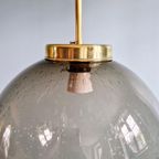Grande Suspension En Laiton Et Verre Fumé Bullé, 1970 thumbnail 6