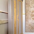 Unieke Handgeschilderde Hoekkast/ Kast In Taupe En Goud thumbnail 4