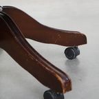 Chesterfield Bureaustoel Op Wieltjes, Draaibaar En Kantelbaar In Een Mooie Donker Bruine Kleur thumbnail 12