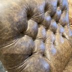 Stoere Engelse Chesterfield Lounge Fauteuil In Vintage Leer Nieuwstaat thumbnail 3