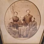 Antieke Lijst 1868 Met Een Familie Foto thumbnail 6