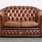 Mooie En Complete Set Van Een 2,5 Zits En 2 Zits Bruine Engelse Rundleren Chesterfield Bank thumbnail 2