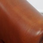 Stijlvolle En Elegante Clubfauteuil Gemaakt Van Rundleer Met Een Luxe Afwerking Met Siernagels thumbnail 4
