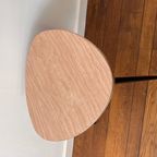 Mid-Century Beige, Creme, Salontafel, Vintage Ecru Bijzettafel Met Zwarte Conische Poten thumbnail 8